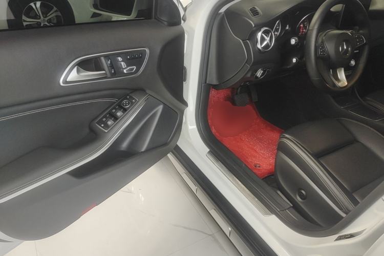 Used Mercedes-Benz GLA 2017 GLA 200 Sport Edition Driver Seat