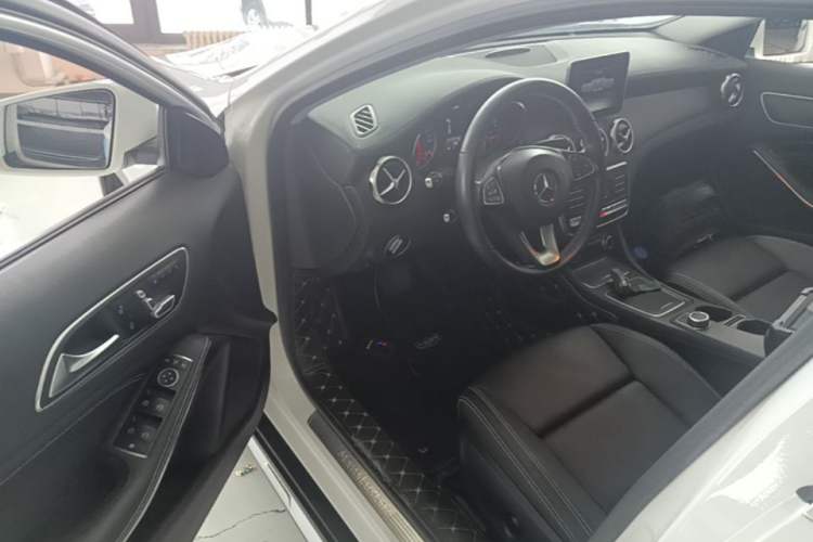 Used Mercedes-Benz GLA 2017 GLA 220 4MATIC Fashion Model Driver Seat