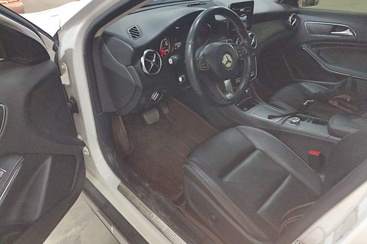 Used Mercedes-Benz GLA 2017 GLA 200 Sport Edition Driver Seat
