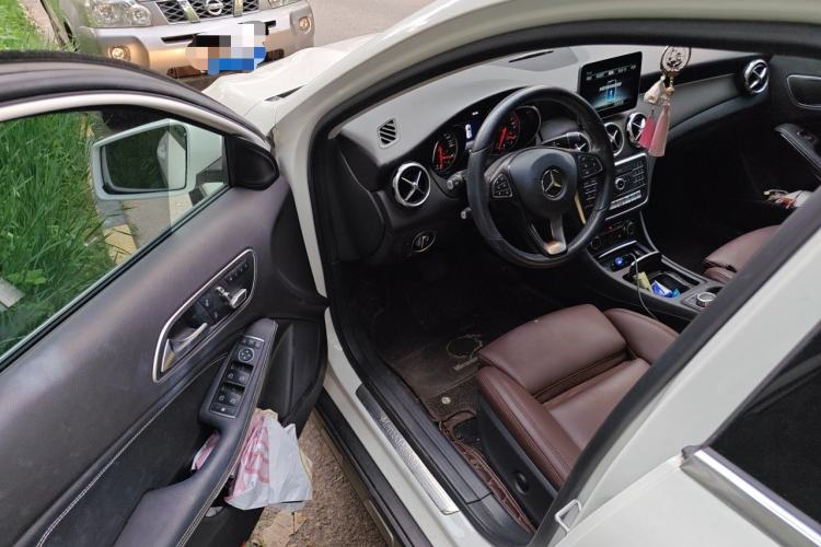 Used Mercedes-Benz GLA 2017 GLA 200 Sport Edition Driver Seat