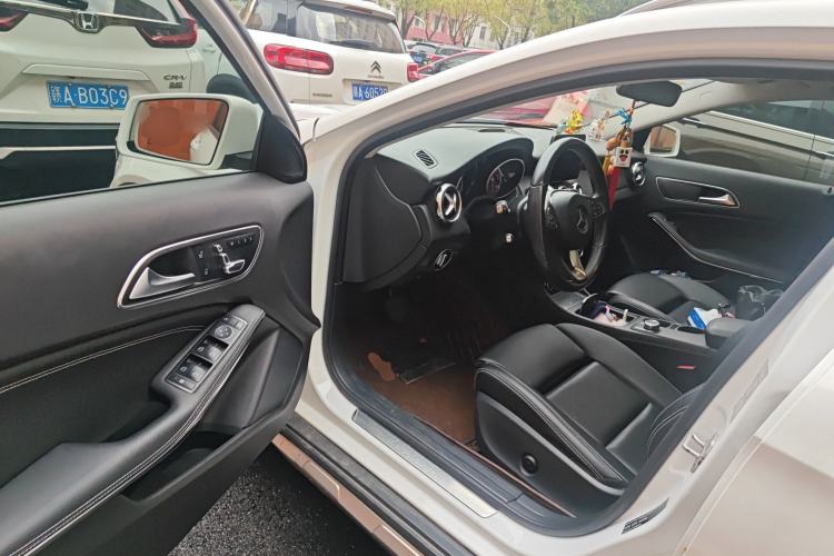 Used Mercedes-Benz GLA 2017 GLA 200 Sport Edition Driver Seat