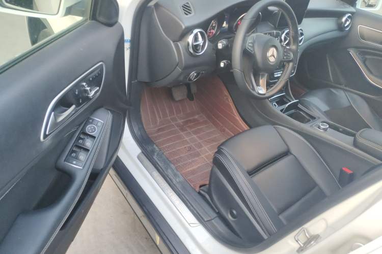 Used Mercedes-Benz GLA 2017 GLA 200 Sport Edition Driver Seat