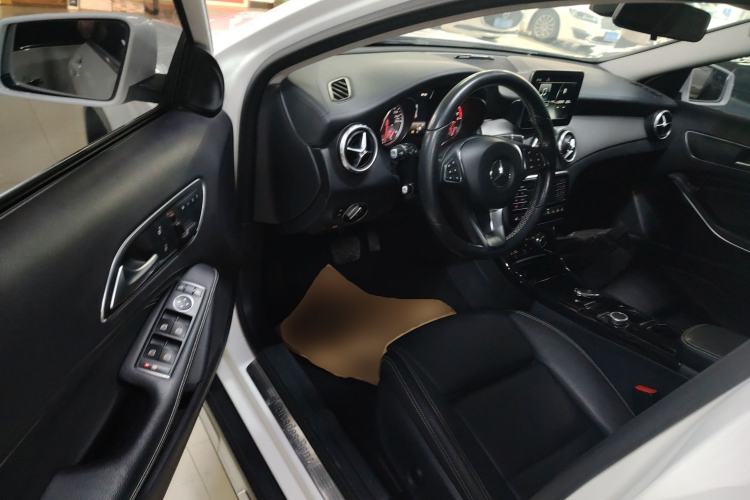 Used Mercedes-Benz GLA 2017 GLA 220 4MATIC Fashion Model Driver Seat