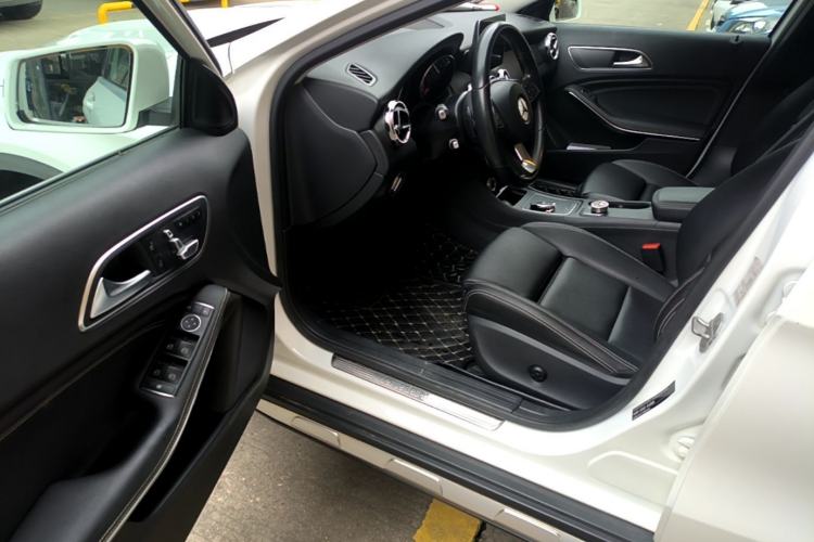 Used Mercedes-Benz GLA 2017 GLA 200 Sport Edition Driver Seat