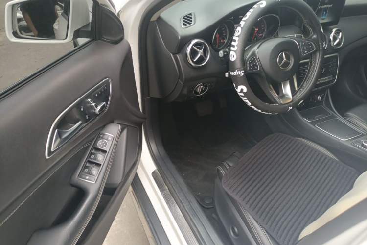 Used Mercedes-Benz GLA 2017 GLA 200 Sport Edition Driver Seat