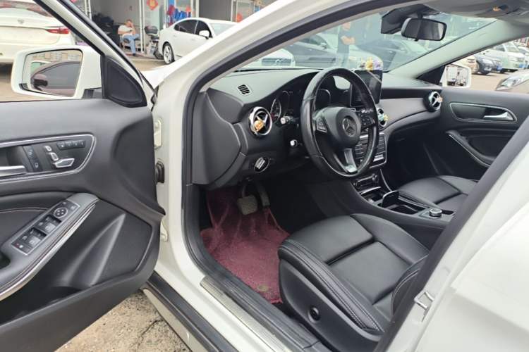 Used Mercedes-Benz GLA 2017 GLA 200 Sport Edition Driver Seat