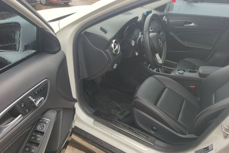 Used Mercedes-Benz GLA 2017 GLA 200 Sport Edition Driver Seat