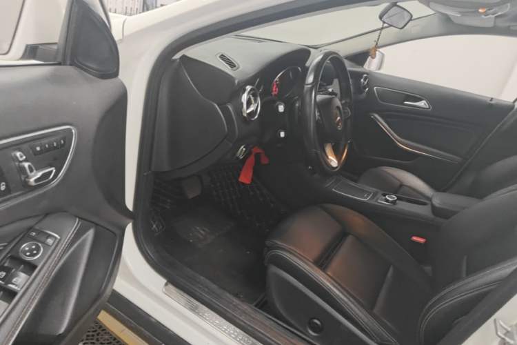 Used Mercedes-Benz GLA 2017 GLA 200 Sport Edition Driver Seat