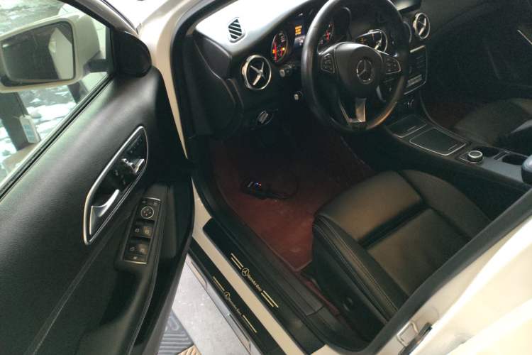 Used Mercedes-Benz GLA 2017 GLA 200 Sport Edition Driver Seat