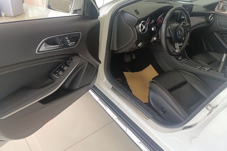 Used Mercedes-Benz GLA 2017 GLA 200 Sport Edition Driver Seat