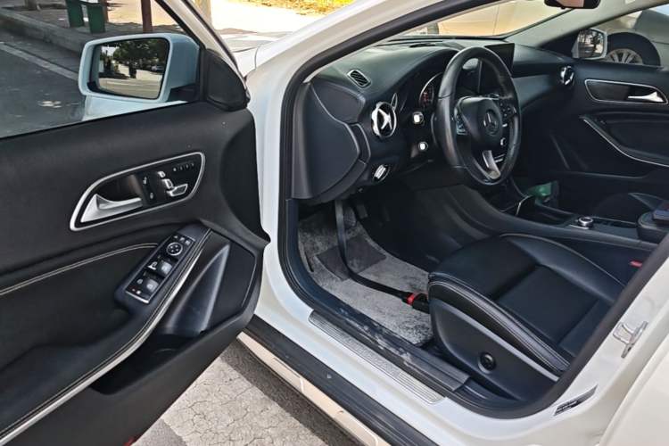 Used Mercedes-Benz GLA 2017 GLA 200 Fashion Model Driver Seat