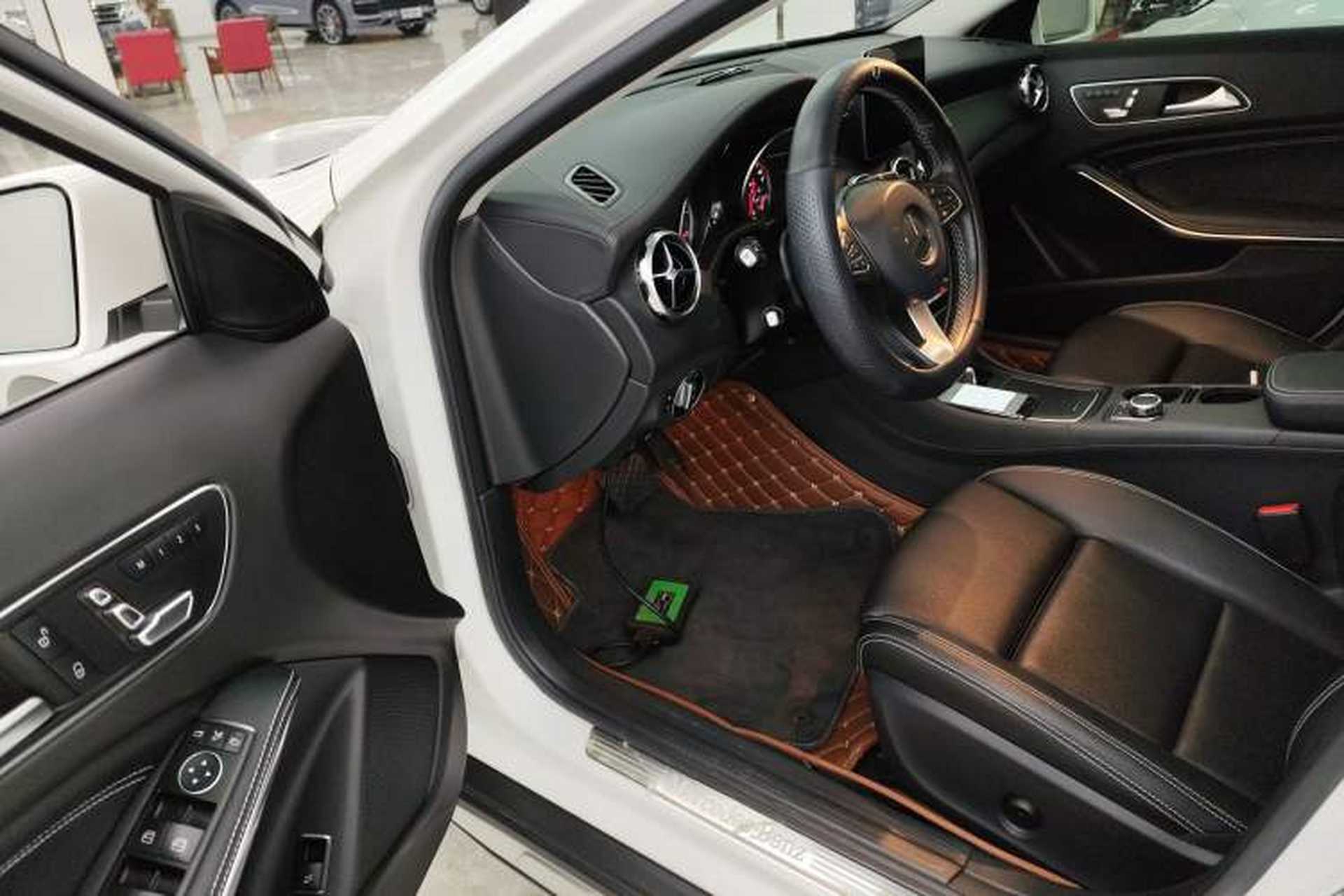 Used Mercedes-Benz GLA 2017 GLA 220 4MATIC Luxury Model Driver Seat