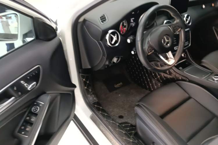 Used Mercedes-Benz GLA 2017 GLA 200 Sport Edition Driver Seat