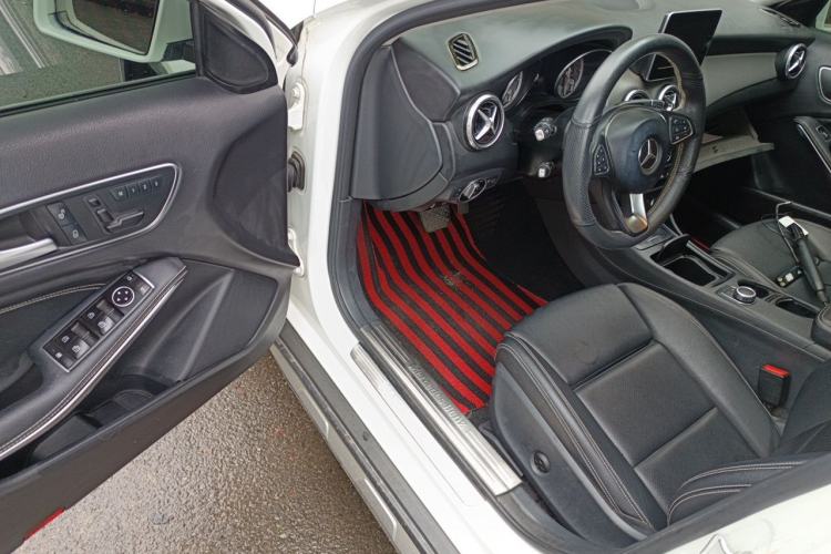 Used Mercedes-Benz GLA 2017 GLA 200 Sport Edition Driver Seat