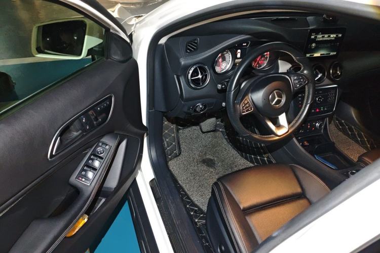 Used Mercedes-Benz GLA 2017 GLA 200 Sport Edition Driver Seat