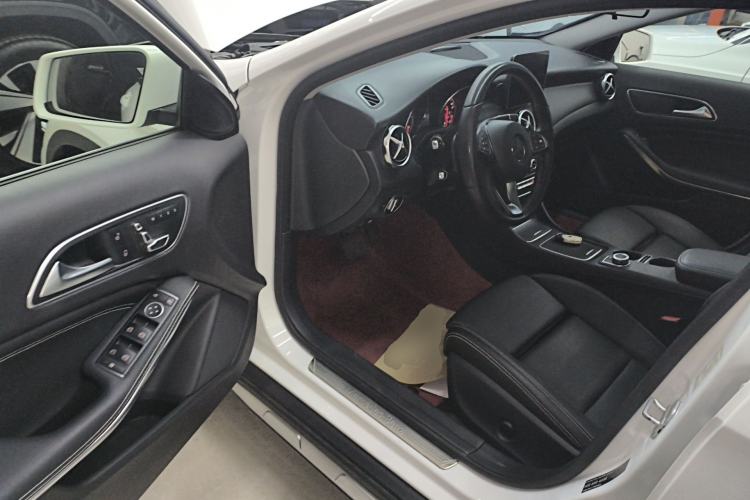 Used Mercedes-Benz GLA 2017 GLA 200 Sport Edition Driver Seat