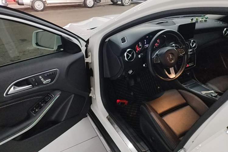 Used Mercedes-Benz GLA 2017 GLA 200 Fashion Model Driver Seat