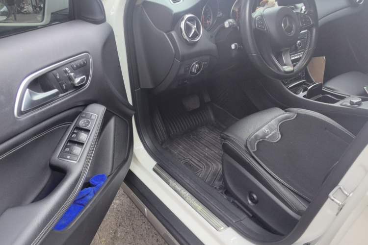 Used Mercedes-Benz GLA 2017 GLA 200 Sport Edition Driver Seat