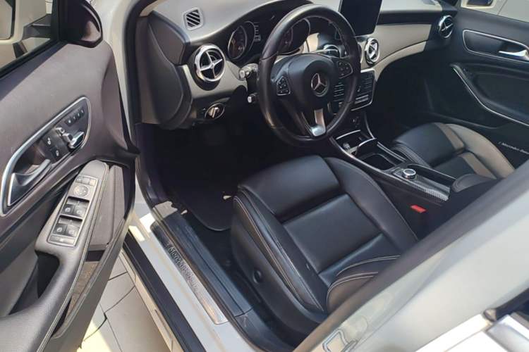 Used Mercedes-Benz GLA 2017 GLA 200 Sport Edition Driver Seat