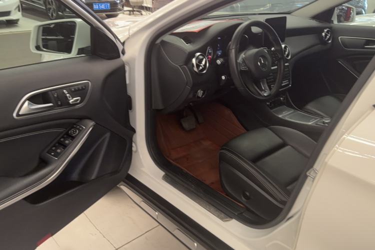 Used Mercedes-Benz GLA 2017 GLA 200 Fashion Model Driver Seat