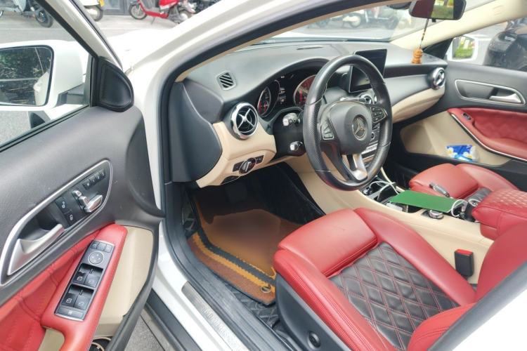 Used Mercedes-Benz GLA 2017 GLA 200 Sport Edition Driver Seat