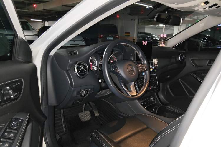 Used Mercedes-Benz GLA 2017 GLA 200 Sport Edition Driver Seat