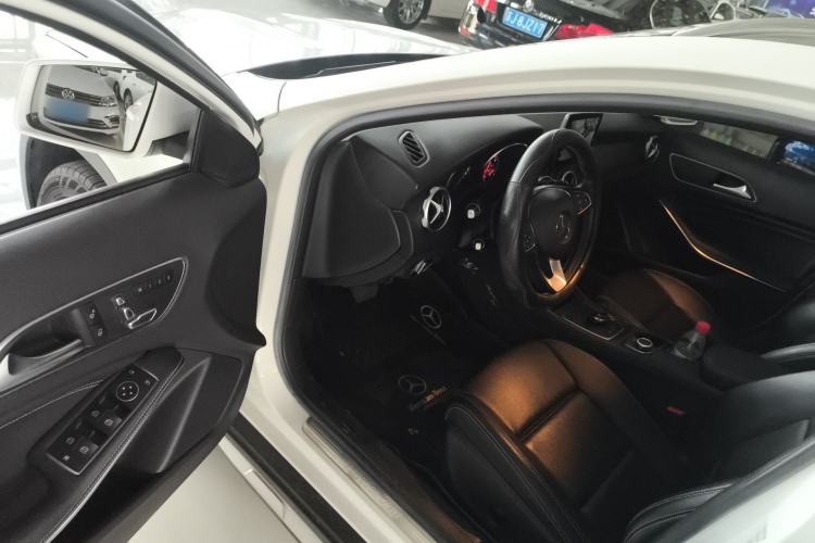 Used Mercedes-Benz GLA 2017 GLA 200 Sport Edition Driver Seat