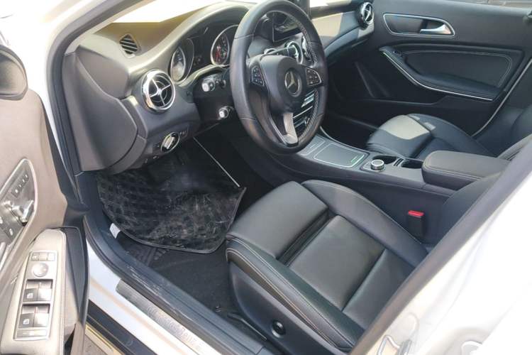 Used Mercedes-Benz GLA 2017 GLA 200 Sport Edition Driver Seat