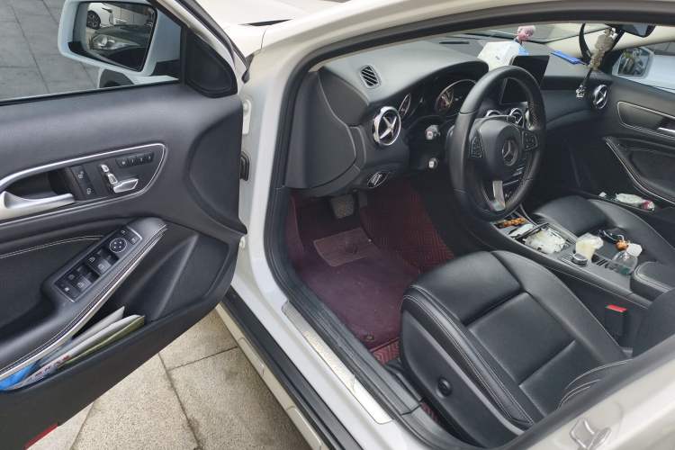 Used Mercedes-Benz GLA 2017 GLA 200 Sport Edition Driver Seat