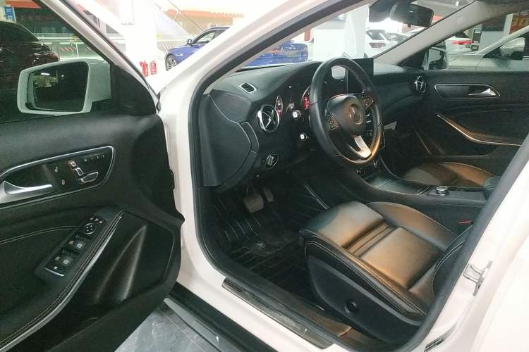 Used Mercedes-Benz GLA 2017 GLA 200 Fashion Model Driver Seat