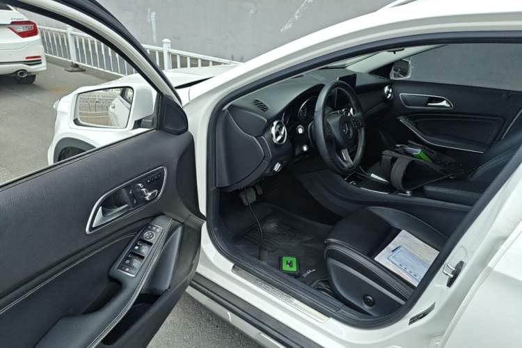 Used Mercedes-Benz GLA 2017 GLA 200 Sport Edition Driver Seat