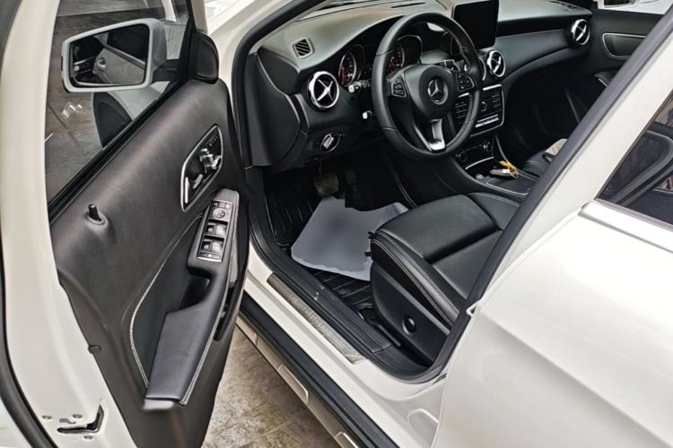 Used Mercedes-Benz GLA 2017 GLA 200 Sport Edition Driver Seat