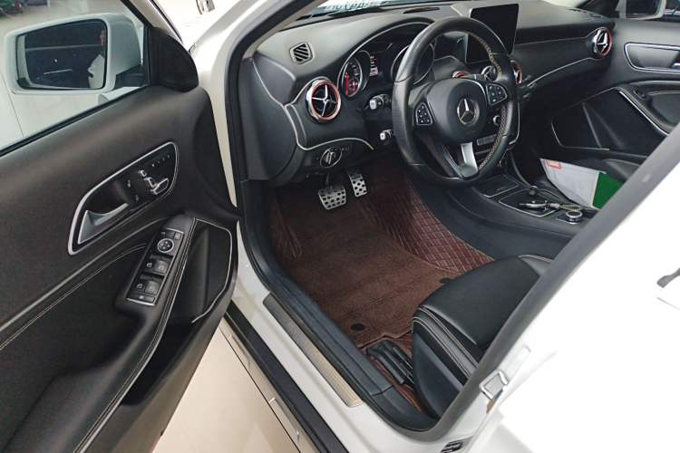 Used Mercedes-Benz GLA 2017 GLA 200 Sport Edition Driver Seat