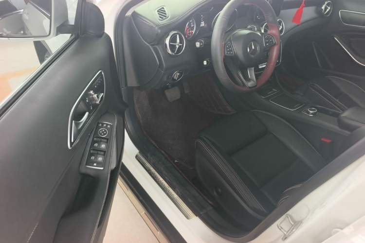 Used Mercedes-Benz GLA 2017 GLA 200 Fashion Model Driver Seat