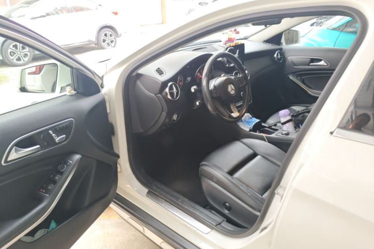 Used Mercedes-Benz GLA 2017 GLA 200 Sport Edition Driver Seat