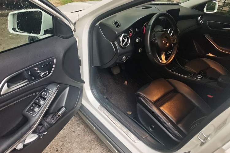 Used Mercedes-Benz GLA 2017 GLA 200 Sport Edition Driver Seat