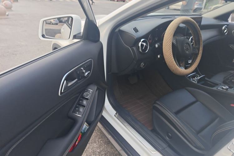 Used Mercedes-Benz GLA 2017 GLA 200 Sport Edition Driver Seat