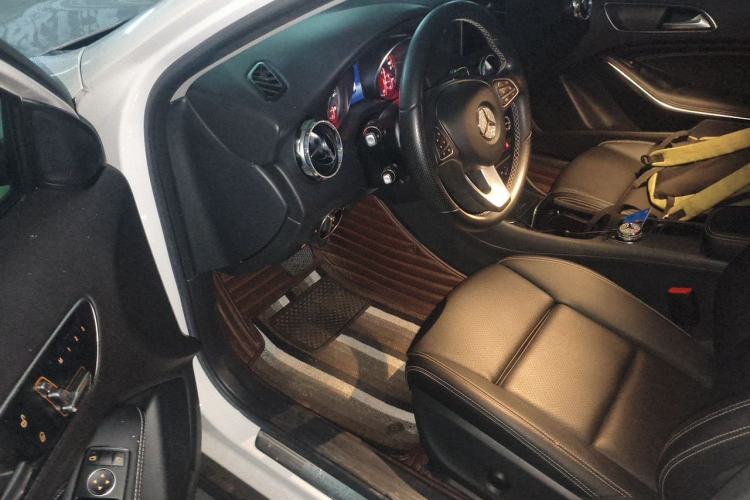 Used Mercedes-Benz GLA 2017 GLA 200 Sport Edition Driver Seat