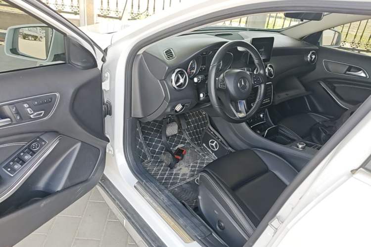 Used Mercedes-Benz GLA 2017 GLA 200 Sport Edition Driver Seat