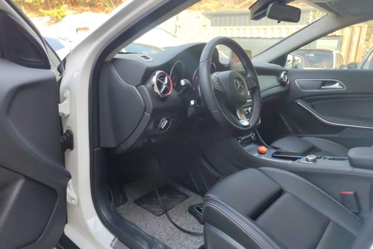 Used Mercedes-Benz GLA 2017 GLA 200 Sport Edition Driver Seat