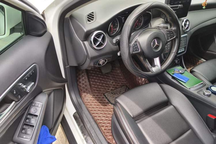 Used Mercedes-Benz GLA 2017 GLA 200 Sport Edition Driver Seat