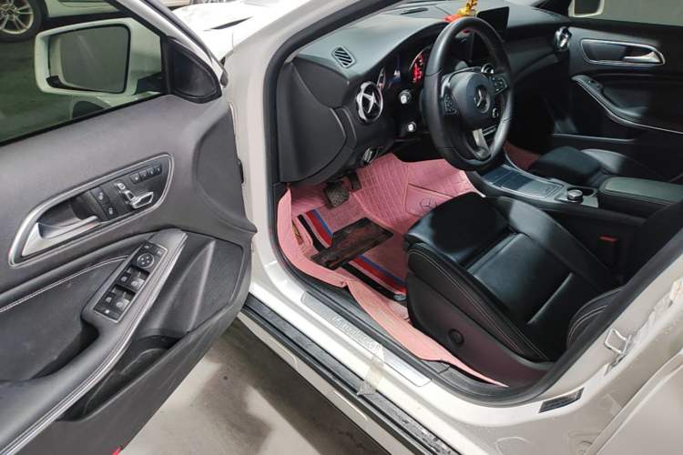 Used Mercedes-Benz GLA 2017 GLA 200 Sport Edition Driver Seat