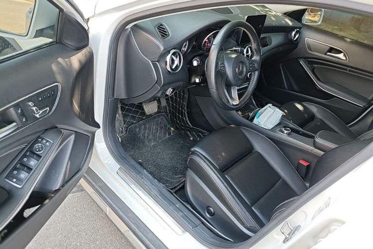 Used Mercedes-Benz GLA 2017 GLA 220 4MATIC Fashion Model Driver Seat