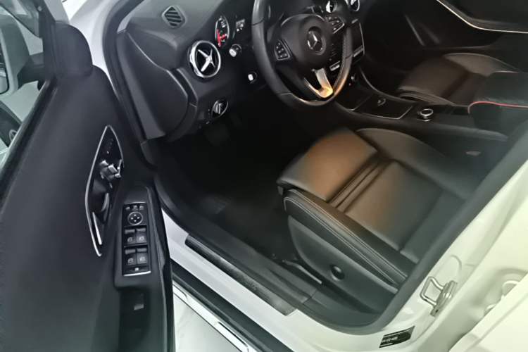 Used Mercedes-Benz GLA 2017 GLA 220 4MATIC Fashion Model Driver Seat