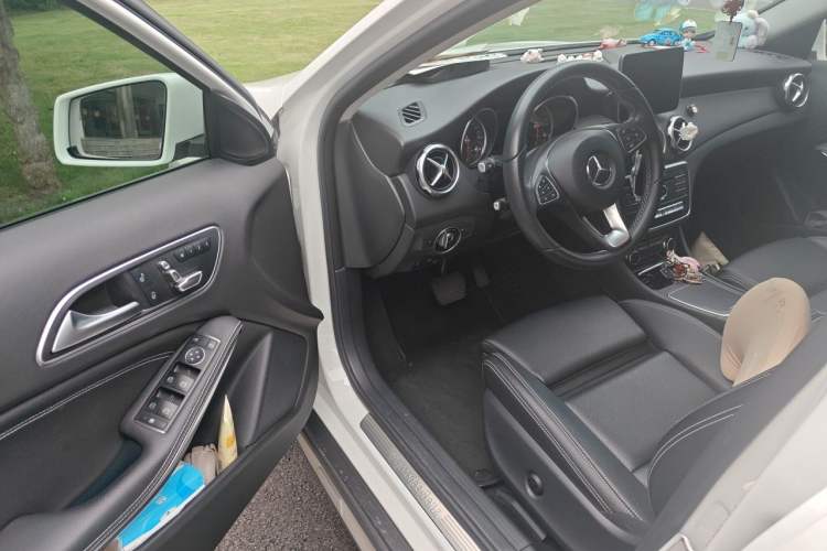 Used Mercedes-Benz GLA 2017 GLA 200 Sport Edition Driver Seat