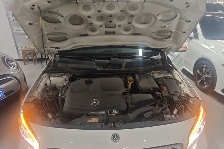 Used Mercedes-Benz GLA 2017 GLA 220 4MATIC Fashion Model Engine Bay