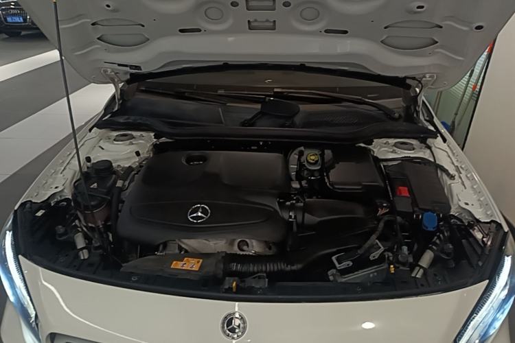 Used Mercedes-Benz GLA 2017 GLA 220 4MATIC Fashion Model Engine Bay