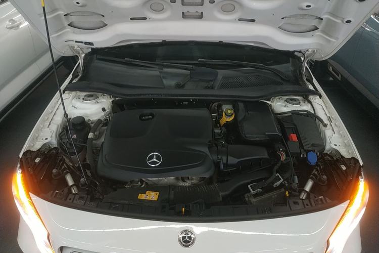 Used Mercedes-Benz GLA 2017 GLA 220 4MATIC Fashion Model Engine Bay