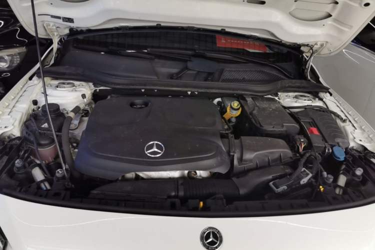 Used Mercedes-Benz GLA 2017 GLA 220 4MATIC Fashion Model Engine Bay