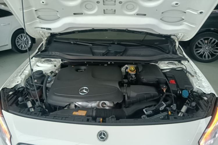 Used Mercedes-Benz GLA 2017 GLA 220 4MATIC Fashion Model Engine Bay